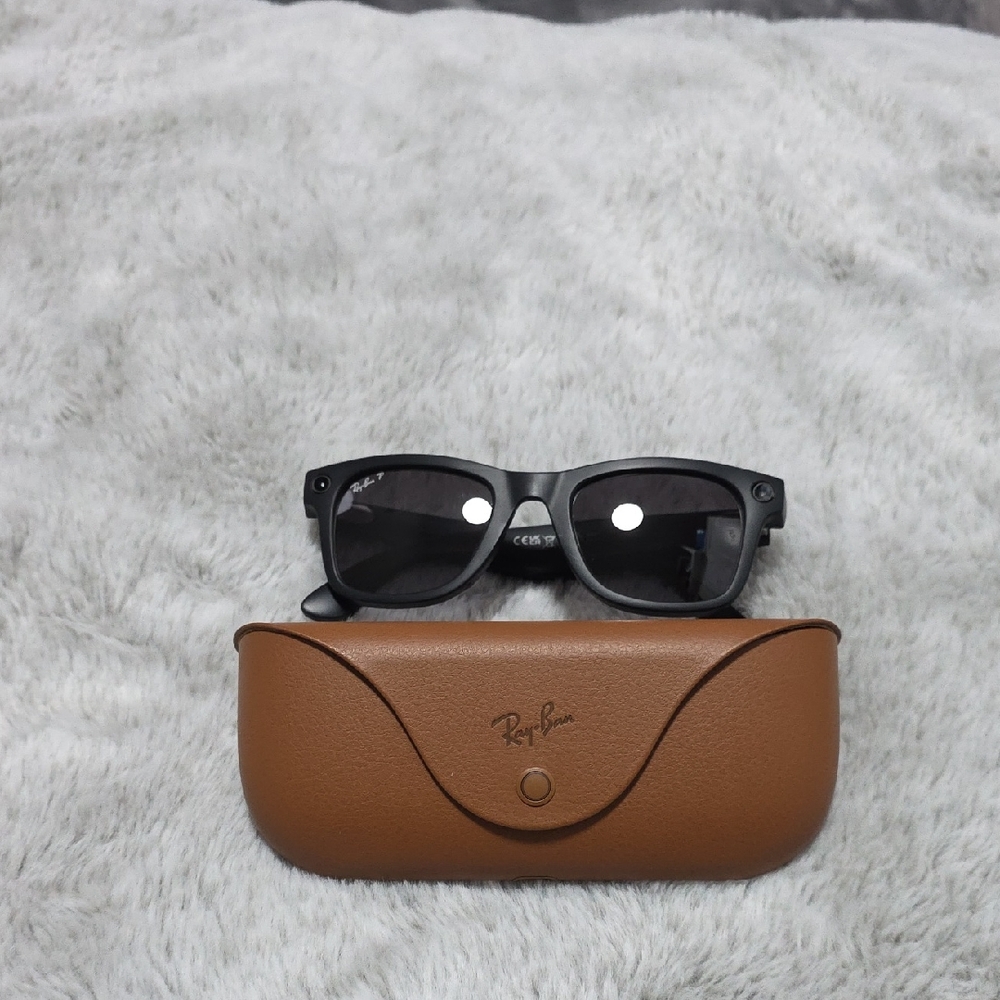 Ray-Ban Meta Black Sunglasses with Tan Case